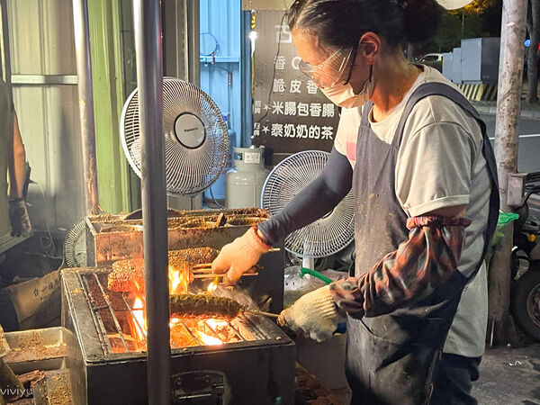 ▲▼悶烤玉米(中壢店)。(圖/VIVIYU小世界授權提供)