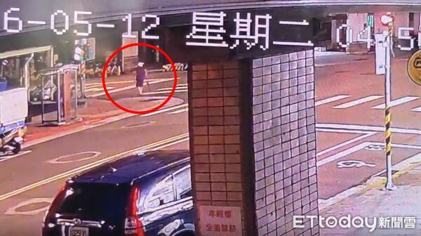 ▲93歲翁溺斃大稻埕,最後身影曝光。(圖/記者黃彥傑翻攝)