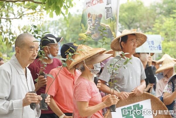 ▲名間鄉焚化爐反對人士疾呼,南投縣環保局錯誤模擬空污,將嚴重低估焚化爐對名間茶產業污染。(圖/民眾提供)