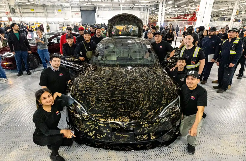 ▲特斯拉最後一輛Model S、Model X於工廠下線!(圖/翻攝自特斯拉)