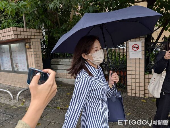 ▲▼ 國民黨文傳會主委尹乃菁日前指控,國民黨副主席兼秘書長李乾龍座車遭裝追蹤器,14日兩人到新北地檢署說明。(圖/記者黃哲民翻攝)