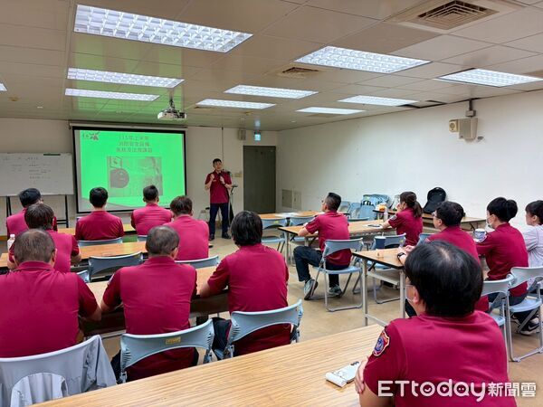 ▲台南市政府消防局第四大隊辦理消防安檢講習訓練,強化消防人員安全設備檢查實務與法規知能。(記者林東良翻攝,下同)