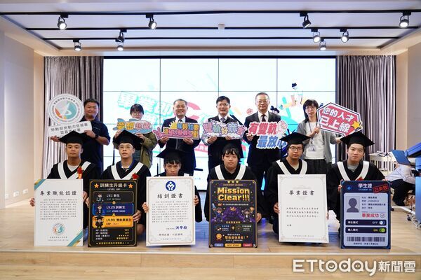 ▲勞動部勞發署雲嘉南分署15日於崑山科技大學舉辦雙軌訓練旗艦計畫畢業暨結訓典禮。(記者林東良翻攝,下同)