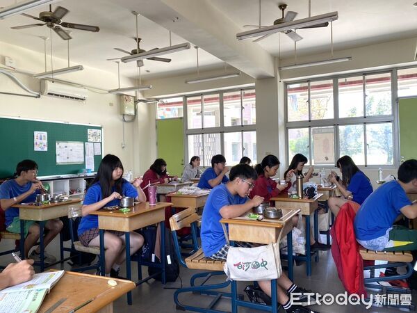 ▲國中教育會考即將登場,台南市學校營養師與校廚團隊推出「祝福應援套餐」,為考生加油打氣。(記者林東良翻攝,下同)