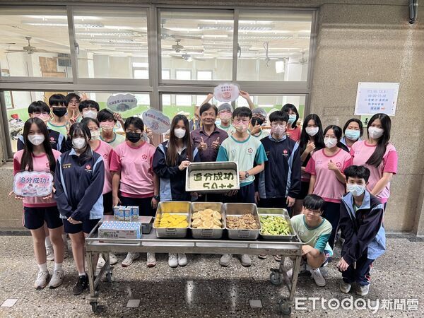 ▲國中教育會考即將登場,台南市學校營養師與校廚團隊推出「祝福應援套餐」,為考生加油打氣。(記者林東良翻攝,下同)