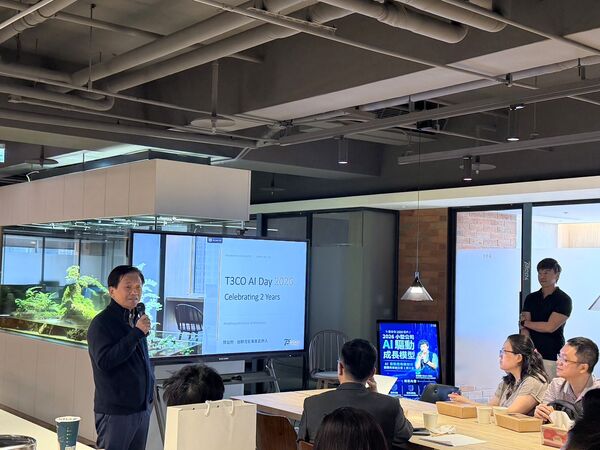 ▲台驊創辦人顏益財(左)指出,企業競爭正逐漸從過去的「規模競爭」,轉向更重視效率與反應速度的模式。(圖/韻華提供)