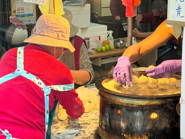 ▲▼黃石市場素食水煎包。(圖/VIVIYU小世界授權提供)