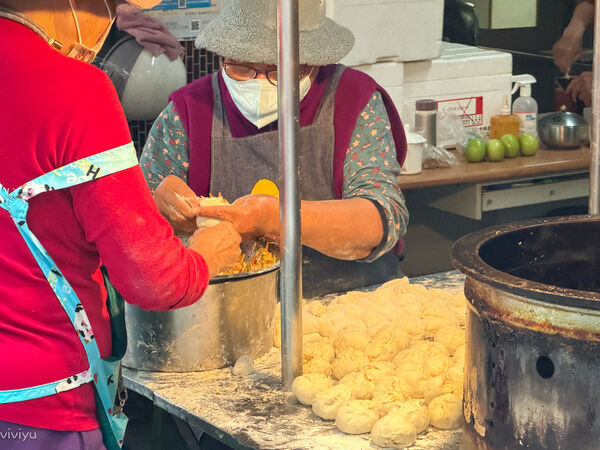 ▲▼黃石市場素食水煎包。(圖/VIVIYU小世界授權提供)