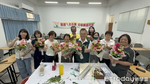▲台南市政府勞工局於曾文市政願景園區推出「法式千層蛋糕」烘焙課程,吸引勞工朋友參與體驗。(記者林東良翻攝,下同)
