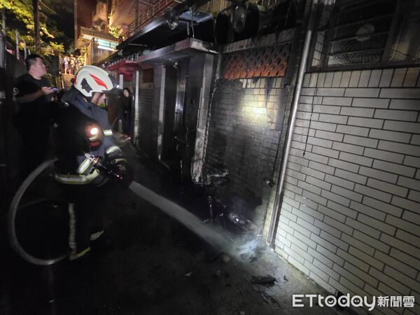 ▲▼基隆市信義區東信路巷弄內於(17日)發生機車火警。(圖/記者郭世賢翻攝)