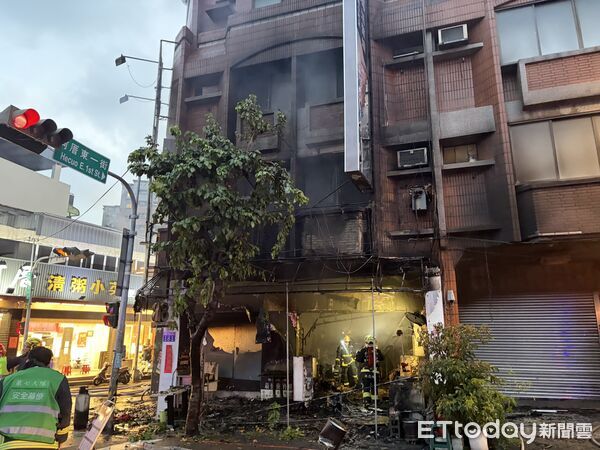 ▲▼台中一家知名現炒店傍晚大火。(圖/民眾提供)