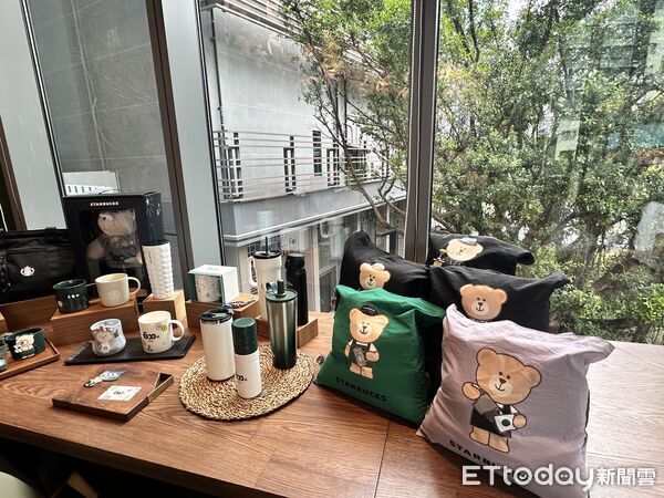 ▲▼統一超商進駐南港車站周邊商辦區,星巴克第600店也有限定飲品及商品。(圖/記者林育綾攝)