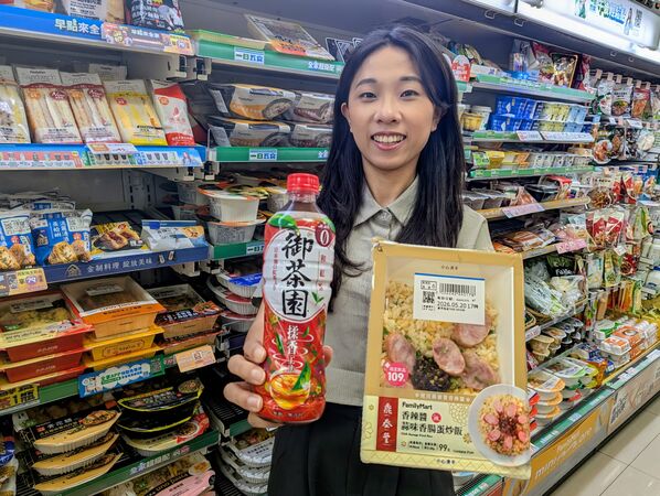 ▲▼全家打造李多慧主題店並推出周邊,同步有「一日五食」餐促優惠。(圖/業者提供)