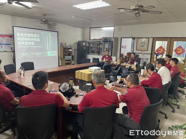 ▲台南市政府消防局第二大隊19日舉辦消防安檢講習,邀請安得生企業有限公司總經理劉青山授課。(記者林東良翻攝,下同)