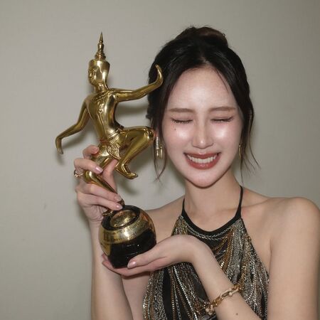 ▲紅遍全球的台泰混血女星葉芷妤(Janeyeh),17日以現象級泰劇《瘋狂獨角獸》在「泰國皇家戲劇獎」一舉奪下最佳女主角獎。(圖/翻攝自IG)