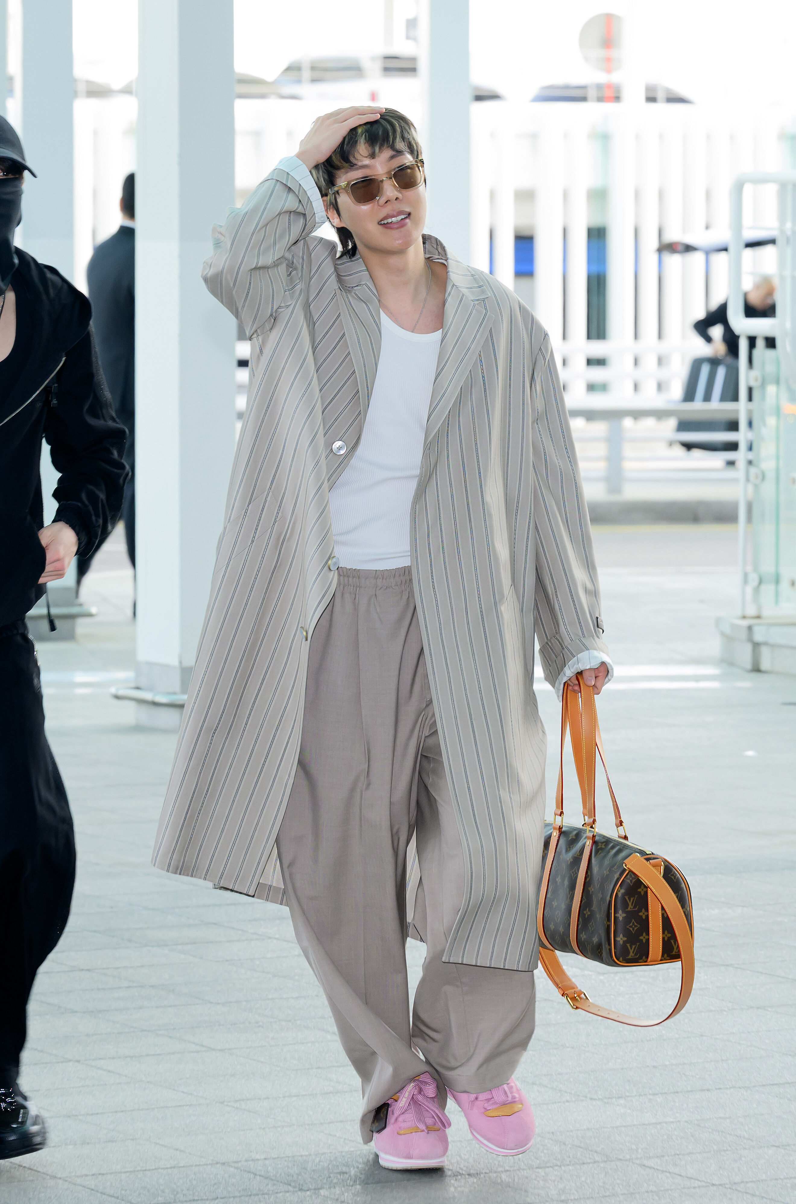▲Jung Kook for Calvin Klein。(圖/品牌提供)▲j-hopr Louis Vuitton。(圖/品牌提供)