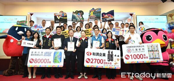 ▲和潤企業股份有限公司捐贈2700個運動環保水壺,全面支援賽事後勤補給。(圖/花蓮縣政府提供,下同)