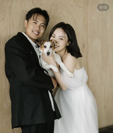 ▲▼洋蔥和老婆、愛犬一家三口 。(圖/翻攝自IG)