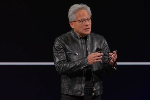 輝達執行長黃仁勳預計本週正式踏上南韓國土,將與頂尖企業家們一邊享用烤五花肉配燒啤。(翻攝自輝達直播)