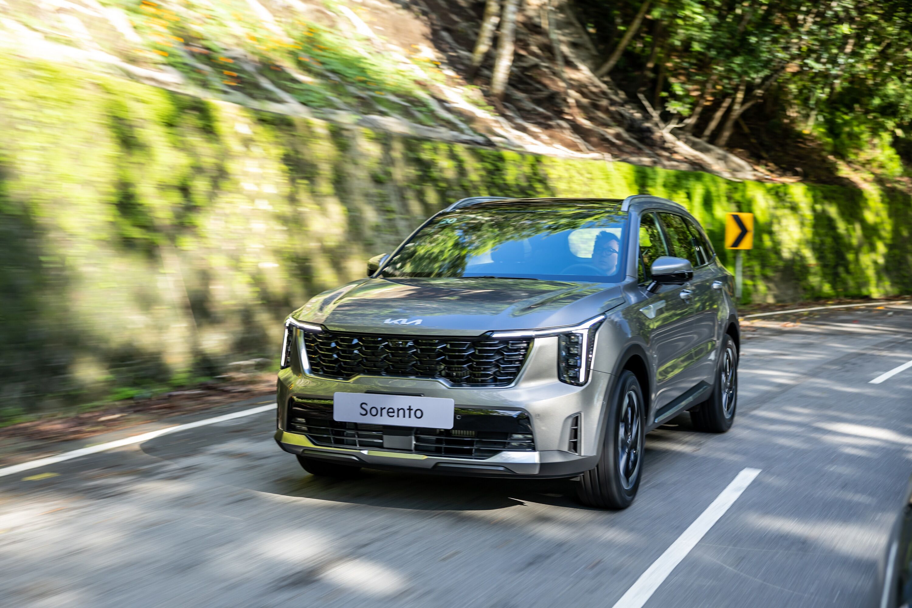 ▲新年式Kia Sorento官網上架!只賣1.6升渦輪油電、柴油停售。(圖/翻攝自Kia)