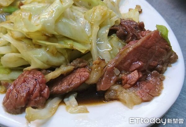 ▲台南「阿村第二代牛肉湯」。(圖/記者黃士原攝)