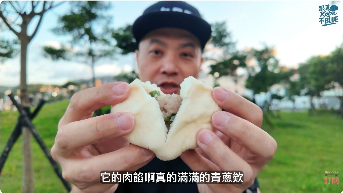 ▲萬里8000坪繡球花海美炸!一日遊懶人包:爽嗑花蟹粥、超巨芋圓 免費足湯收尾。(圖/翻攝自YouTube/跟著Kobe不BLUE)
