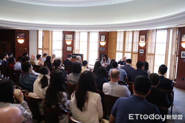 ▲▼ 鄭麗文應甘迺迪政府學院創院院長艾利森邀請赴哈佛演講 。(圖/國民黨文傳會提供)