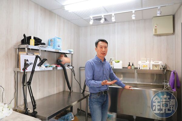 寵物SPA是去年新增的服務,以公斤計價,從2,500元起跳。賴立竹說,還是有不少飼主希望毛孩火化前能舒舒服服地洗個澡。