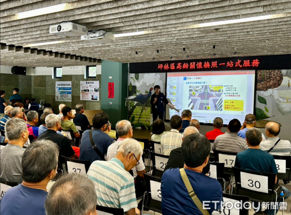 ▲▼全台監理所站推出高齡者換照一站式服務。(圖/公路局提供)