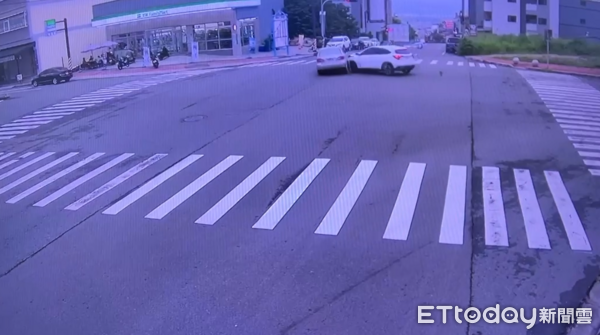 ▲▼南投市工業路、仁和路路口車禍。(圖/記者高堂堯翻攝)