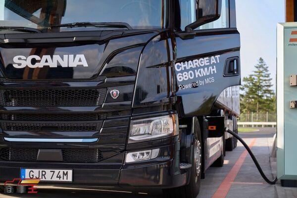 可將車輛變為電網儲能資源 Scania 展示重型電動卡車雙向充電技術