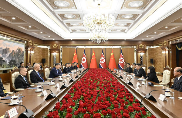 ▲▼習近平在平壤與金正恩舉行會談。(圖/翻攝新華社)