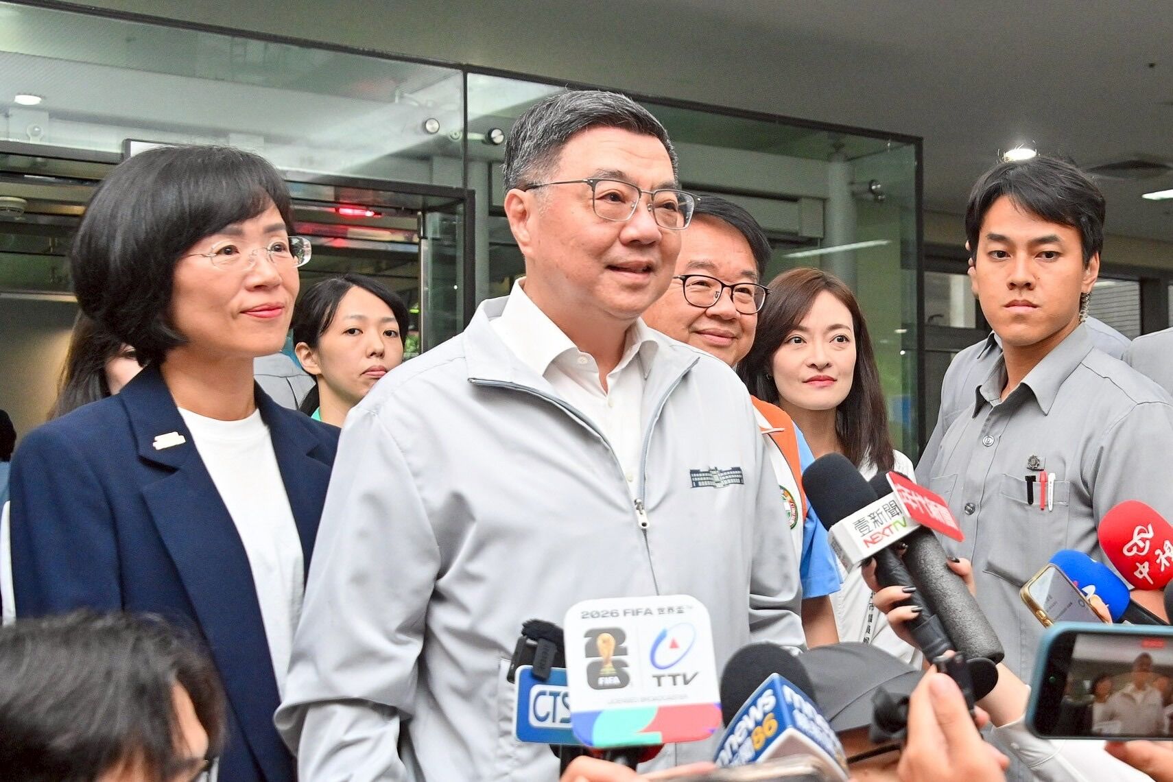 ▲▼民進黨新北市長參選人、立委蘇巧慧9日下午陪同行政院長卓榮泰訪視新莊聯合辦公大樓各進駐機關員工子女非營利幼兒園。(圖/行政院提供)