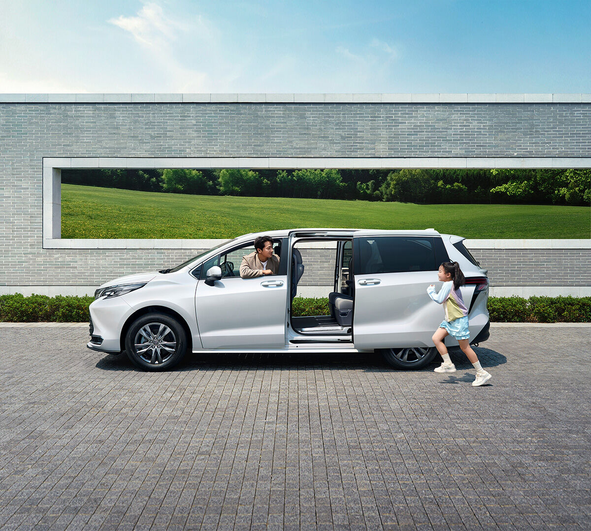 ▲大陸即將釋出新TOYOTA Sienna,配備比照RAV4升級大螢幕。(圖/翻攝自TOYOTA)