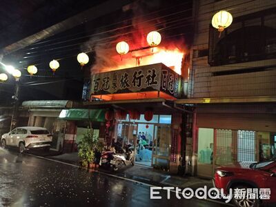 快訊／嘉義民宅晚間火警「2樓全面燃燒」！消防員佈水線灌救中