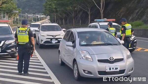 ▲關山警鎖定酒毒駕與無照違規。(圖/記者楊晨東翻攝)
