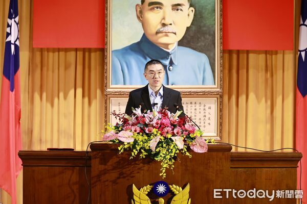 ▲謝國樑宣布繁重勤務加給調升 最高可多領4成。(圖/記者郭世賢翻攝)