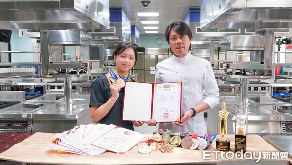 ▲崑山科技大學餐飲管理及廚藝系學生周佳怡榮獲2026年全國大專優秀青年肯定。(記者林東良翻攝,下同)