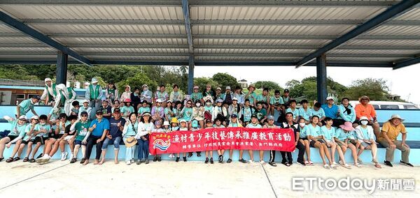 ▲▼金門成功休閒漁業發展協會結合開瑄國小與正義國小畢業班學生,在成功海灘舉辦牽罟體驗活動。(圖/成功休閒漁業發展協會提供)