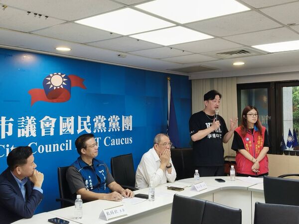 ▲▼4連霸議員李傅中武不選連任,國民黨改徵召女兒李傅鈺婷參選。(圖/國民黨台北市黨部提供)