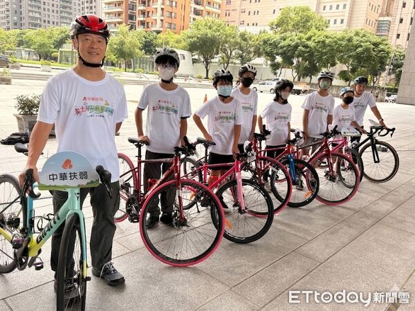 ▲▼台中「三葉草」車隊帶6名弱勢童,勇闖環島迎戰命運逆風。(圖/中華民國扶弱成長協會提供,下同)