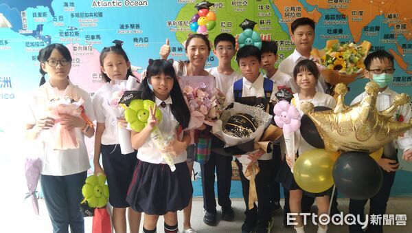 ▲永福國小畢業典禮中,多名特教學生因努力學習與克服挑戰獲得畢業獎項肯定。(記者林東良翻攝,下同)