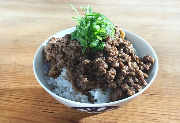 ▲A5和牛涮涮鍋400元有找!Shabu家進駐中和環球 肉燥飯只要10元。(圖/豊漁餐飲提供)