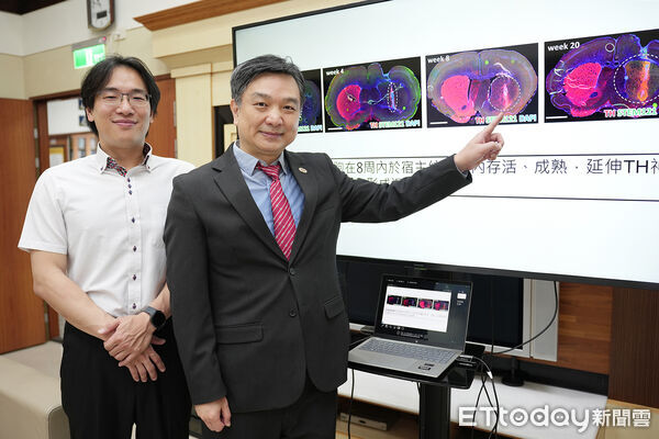 ▲慈濟創研中心技術長張嘉佑博士(左二)代表團隊參加在興大舉辦的記者會,分享「即用型」iPSC 神經球研究成果。(圖/慈濟醫學中心提供,下同)