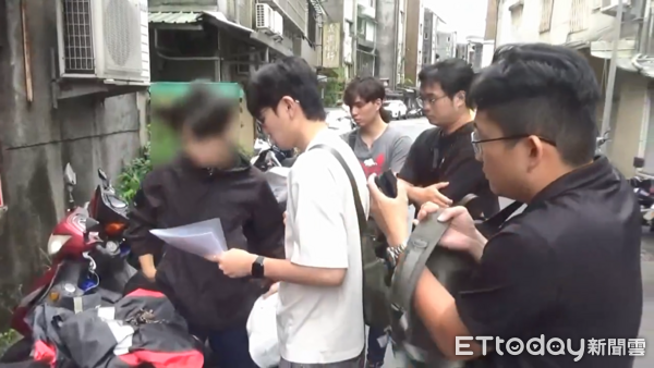 ▲涉嫌辦楊明山車聚的主嫌林男遭警方拘提到案 。(圖/記者張君豪翻攝)