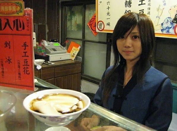 ▲豆花妹14年前舊照被起底。(圖/翻攝自PTT表特版)