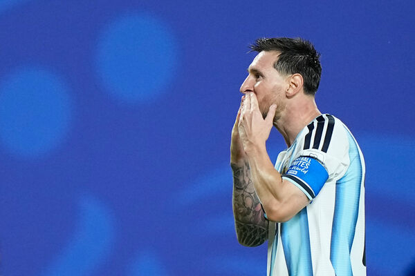 ▲阿根廷當家球星梅西(Lionel Messi)在2026世足首秀就上演「帽子戲碼」登頂歷史進球王。(圖/達志影像/美聯社)