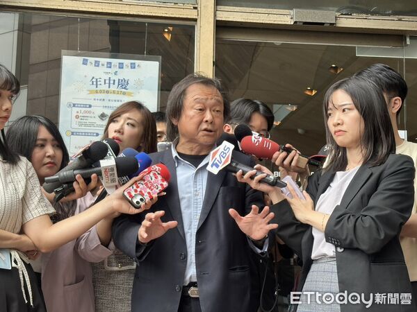 ▲▼民進黨立委王世堅受訪。(圖/記者杜冠霖攝)