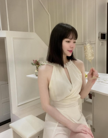 ▲▼周書靜。(圖/翻攝自Instagram/esther.517)
