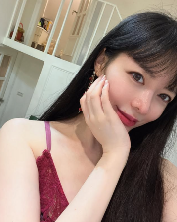 ▲▼周書靜。(圖/翻攝自Instagram/esther.517)